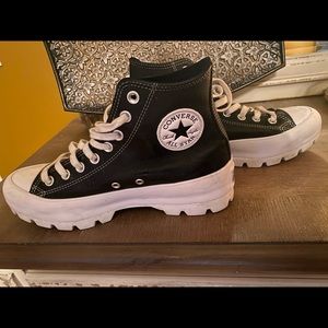 Platform chuck Taylors black